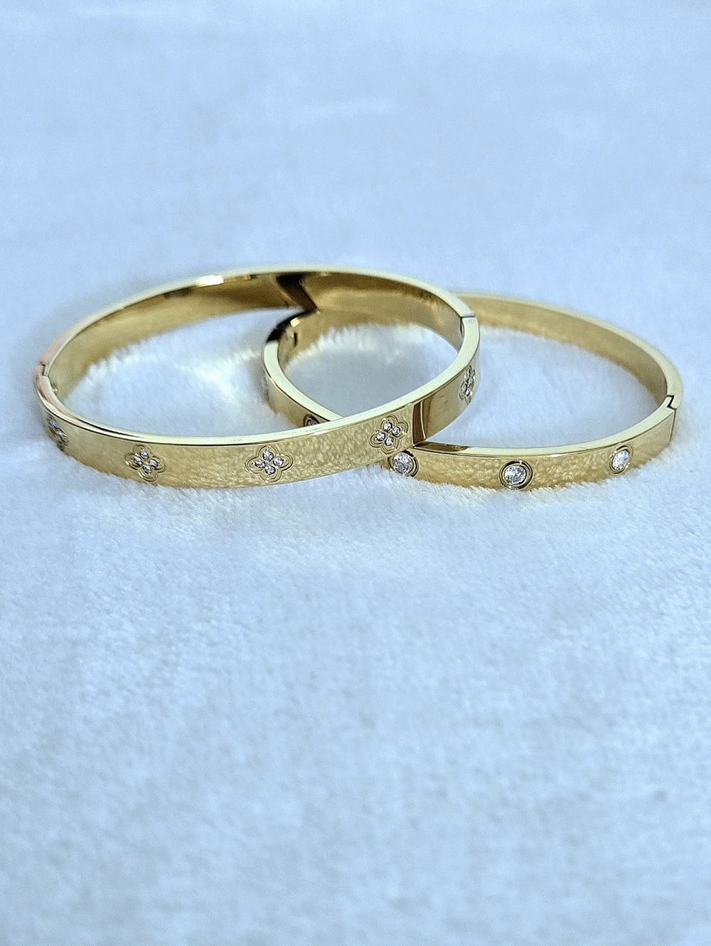 Set of Two✌️ Hinged Bangle Bracelets with Bezel Set Cubic Zirconias - NWOT - Picture 4 of 15